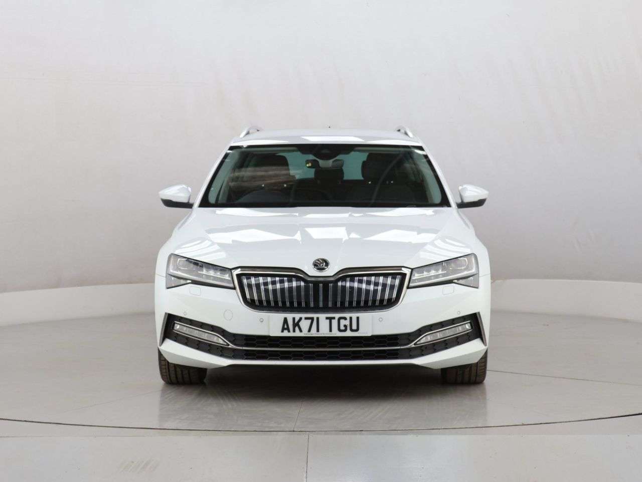 A 2021 SKODA SUPERB 1.4 TSI iV 13kWh SE L Estate 5dr Petrol Plug-in Hybrid DSG Euro 6 (s/s) (21 A 2021 SKODA SUPERB 1.4 TSI iV 13kWh SE L Estate 5dr Petrol Plug-in Hybrid DSG Euro 6 (s/s) (21