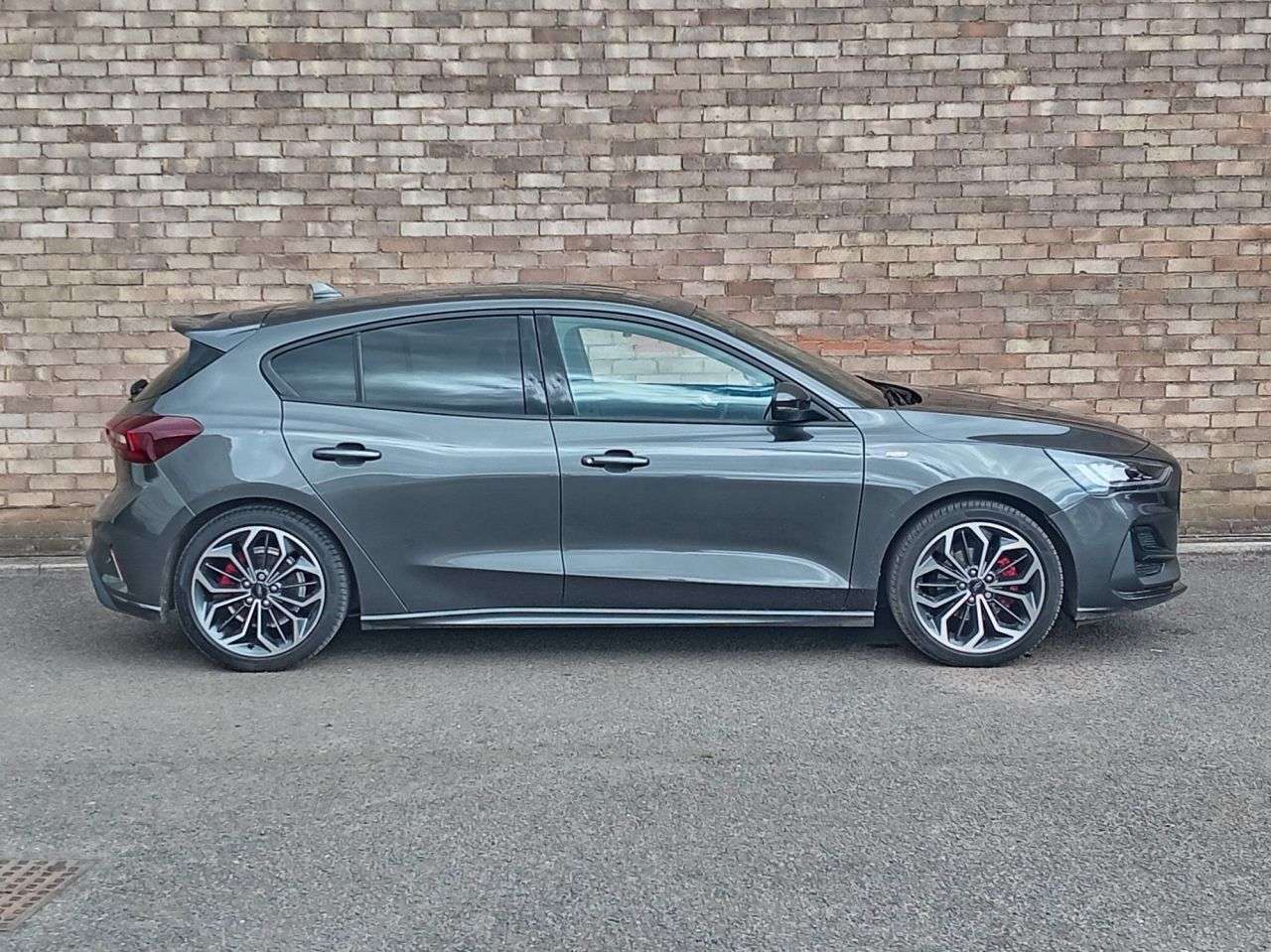 A 2024 FORD FOCUS 1.0T EcoBoost MHEV ST-Line X Hatchback 5dr Petrol Hybrid Manual Euro 6 (s/s A 2024 FORD FOCUS 1.0T EcoBoost MHEV ST-Line X Hatchback 5dr Petrol Hybrid Manual Euro 6 (s/s