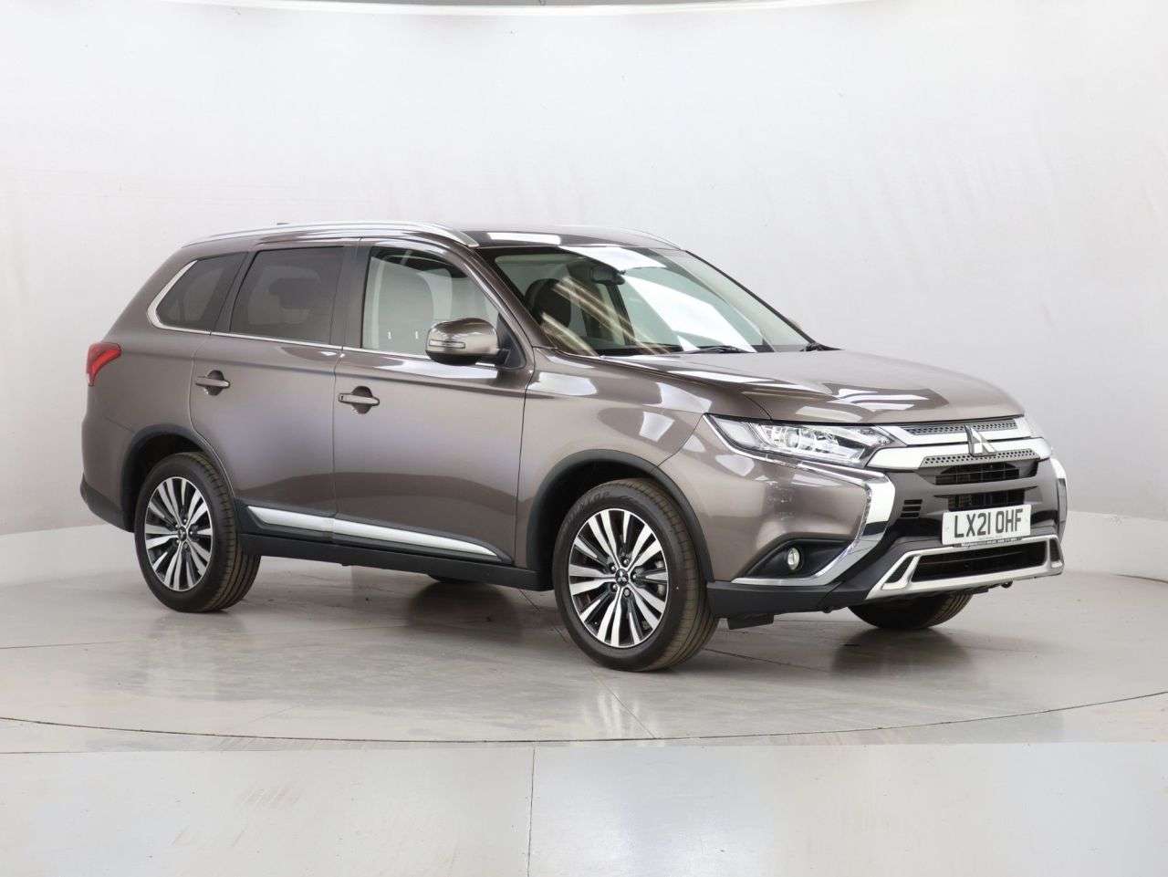 A 2021 MITSUBISHI OUTLANDER 2.0 MIVEC Design SUV 5dr Petrol CVT 4WD Euro 6 (s/s) (150 ps) A 2021 MITSUBISHI OUTLANDER 2.0 MIVEC Design SUV 5dr Petrol CVT 4WD Euro 6 (s/s) (150 ps)