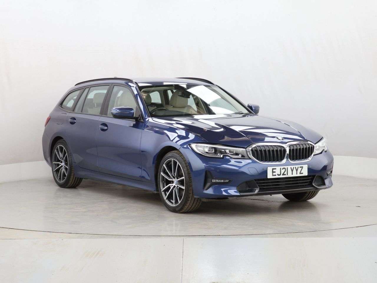 A 2021 BMW 3 SERIES 2.0 320i Sport Touring 5dr Petrol Auto Euro 6 (s/s) (184 ps) A 2021 BMW 3 SERIES 2.0 320i Sport Touring 5dr Petrol Auto Euro 6 (s/s) (184 ps)