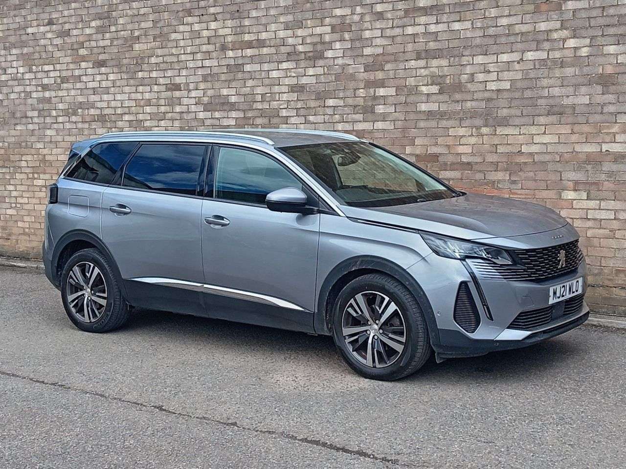 A 2021 PEUGEOT 5008 1.5 BlueHDi Allure Premium SUV 5dr Diesel Manual Euro 6 (s/s) (130 ps) A 2021 PEUGEOT 5008 1.5 BlueHDi Allure Premium SUV 5dr Diesel Manual Euro 6 (s/s) (130 ps)