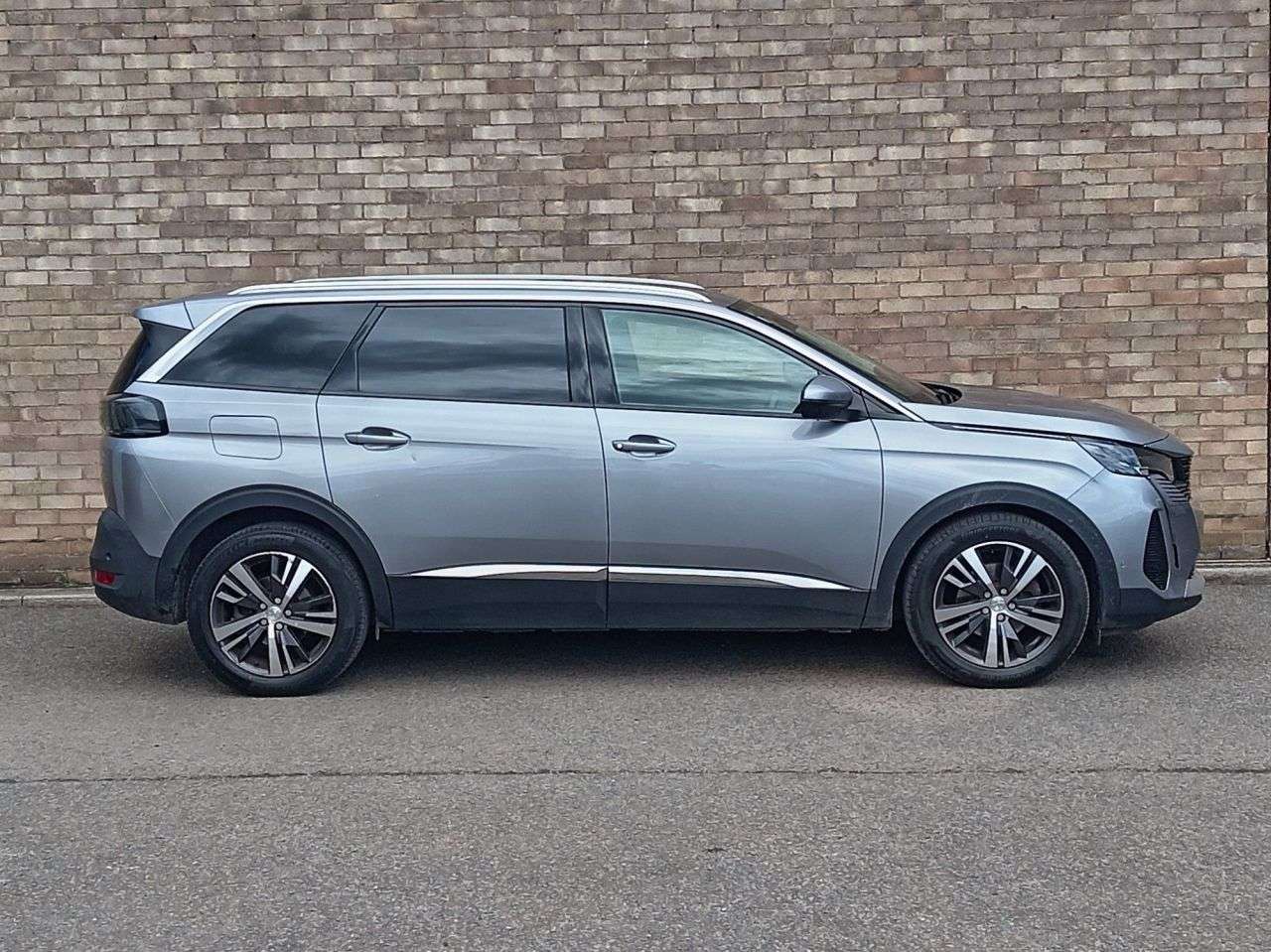 A 2021 PEUGEOT 5008 1.5 BlueHDi Allure Premium SUV 5dr Diesel Manual Euro 6 (s/s) (130 ps) A 2021 PEUGEOT 5008 1.5 BlueHDi Allure Premium SUV 5dr Diesel Manual Euro 6 (s/s) (130 ps)