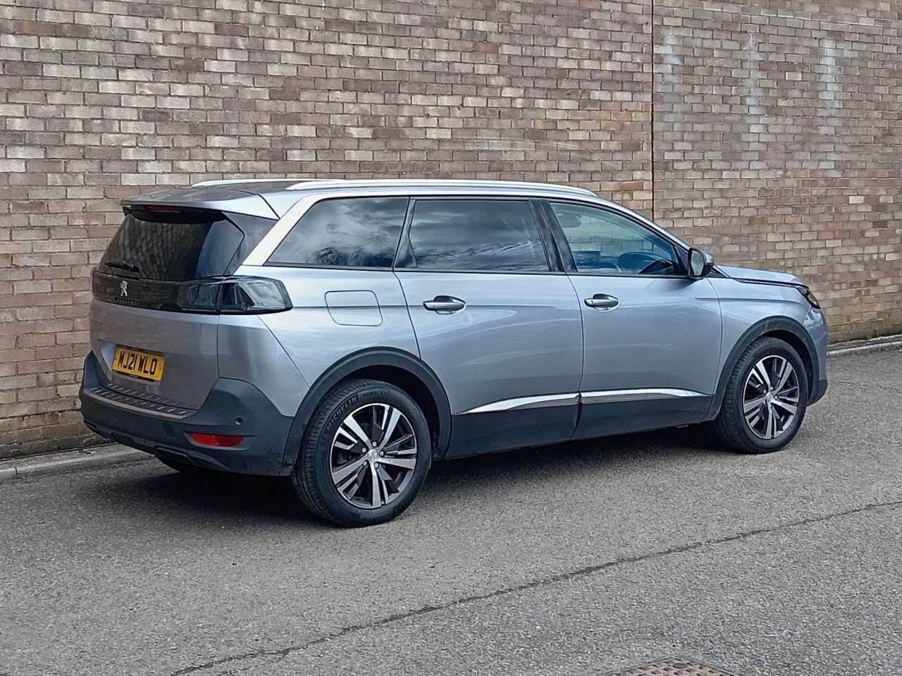 2021 PEUGEOT 5008 2021 PEUGEOT 5008
