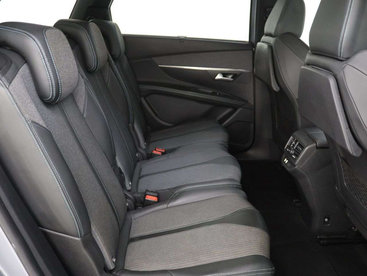2021 PEUGEOT 5008 2021 PEUGEOT 5008