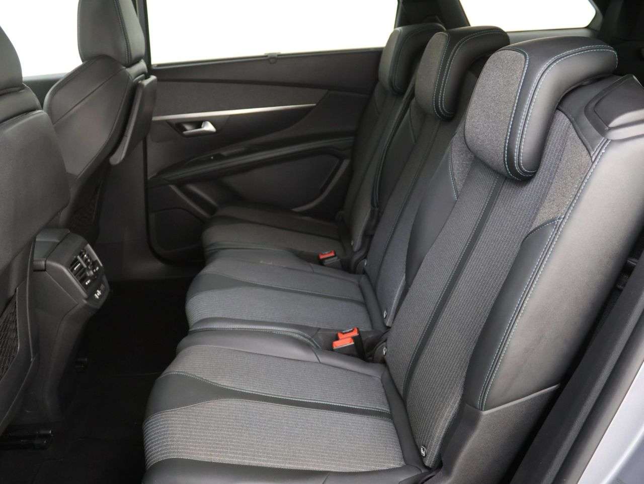 2021 PEUGEOT 5008 2021 PEUGEOT 5008