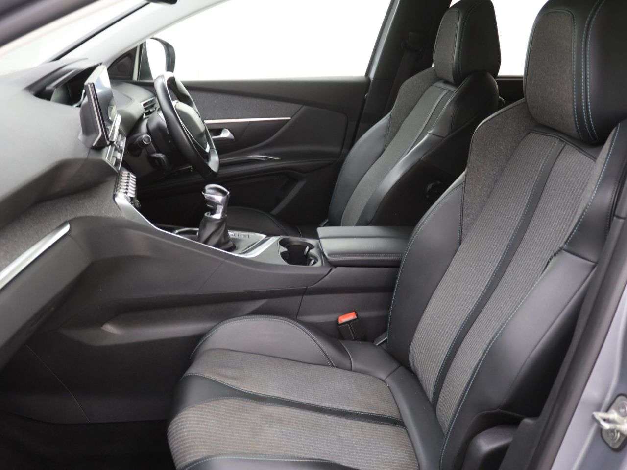 2021 PEUGEOT 5008 2021 PEUGEOT 5008