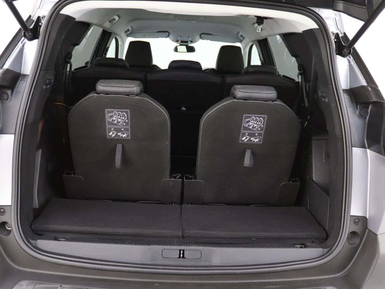 2021 PEUGEOT 5008 2021 PEUGEOT 5008