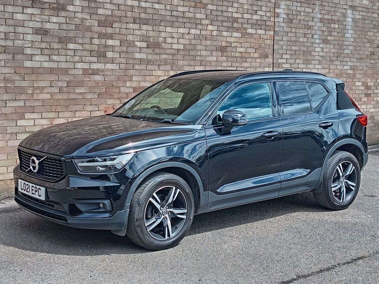 A 2021 VOLVO XC40 1.5 T3 R-Design SUV 5dr Petrol Auto Euro 6 (s/s) (163 ps) A 2021 VOLVO XC40 1.5 T3 R-Design SUV 5dr Petrol Auto Euro 6 (s/s) (163 ps)