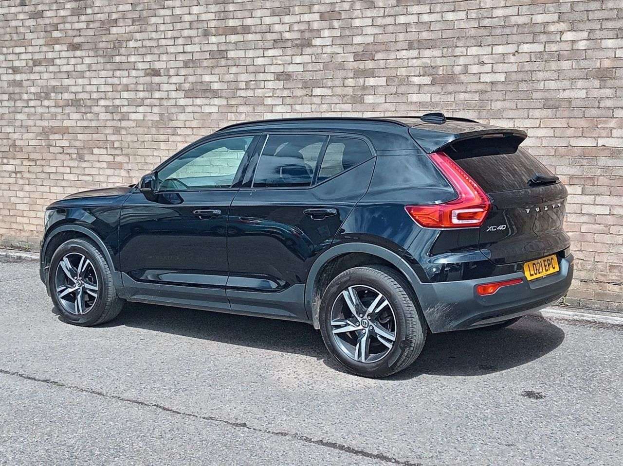 A 2021 VOLVO XC40 1.5 T3 R-Design SUV 5dr Petrol Auto Euro 6 (s/s) (163 ps) A 2021 VOLVO XC40 1.5 T3 R-Design SUV 5dr Petrol Auto Euro 6 (s/s) (163 ps)