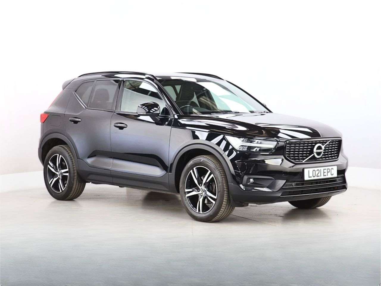 A 2021 VOLVO XC40 1.5 T3 R-Design SUV 5dr Petrol Auto Euro 6 (s/s) (163 ps) A 2021 VOLVO XC40 1.5 T3 R-Design SUV 5dr Petrol Auto Euro 6 (s/s) (163 ps)