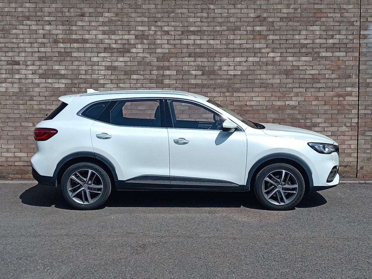 A 2020 MG MG HS 1.5 T-GDI Excite SUV 5dr Petrol Manual Euro 6 (s/s) (162 ps) A 2020 MG MG HS 1.5 T-GDI Excite SUV 5dr Petrol Manual Euro 6 (s/s) (162 ps)