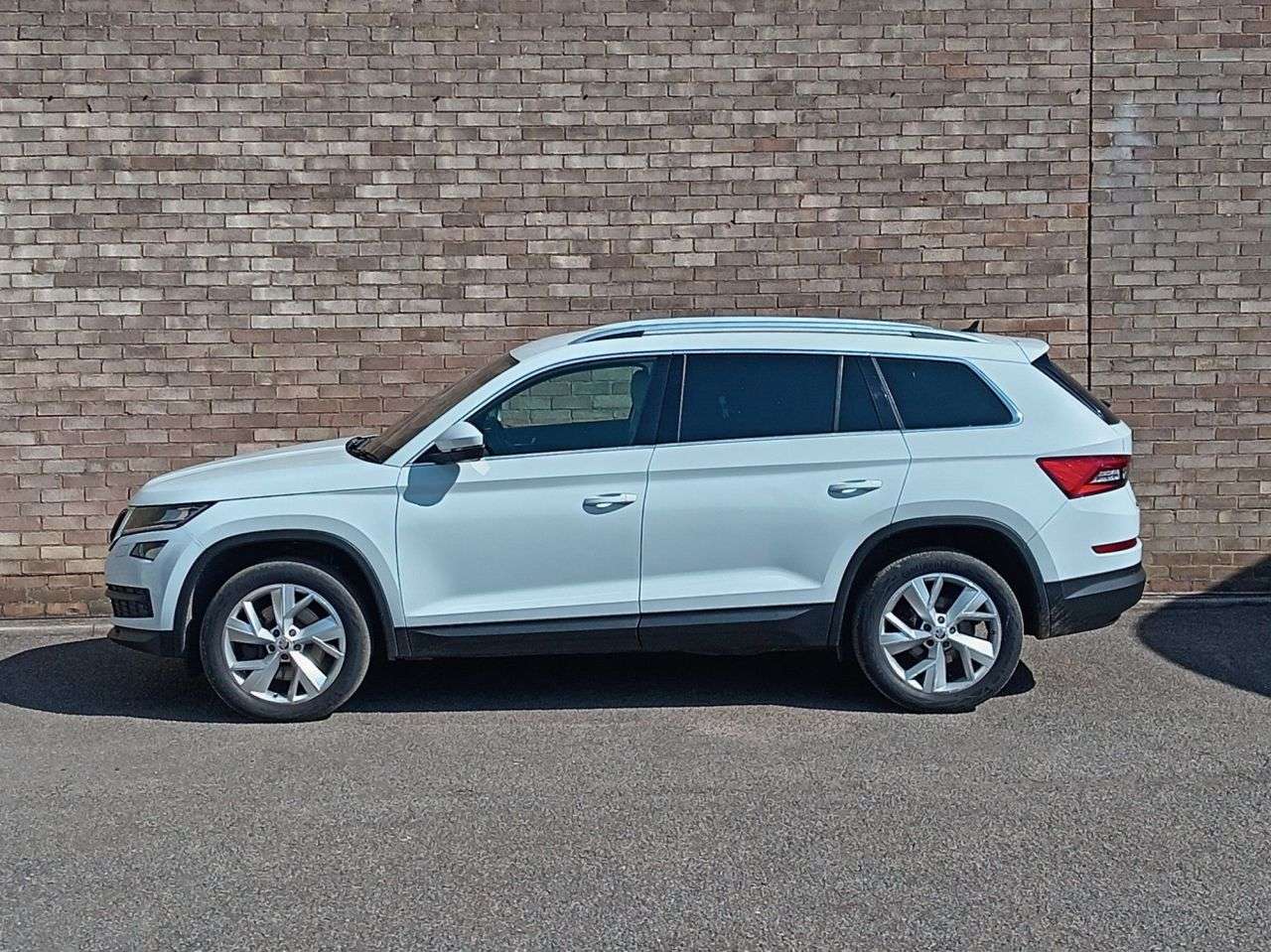 A 2017 SKODA KODIAQ 2.0 TDI Edition SUV 5dr Diesel DSG 4WD Euro 6 (s/s) (7 Seat) (190 ps) A 2017 SKODA KODIAQ 2.0 TDI Edition SUV 5dr Diesel DSG 4WD Euro 6 (s/s) (7 Seat) (190 ps)