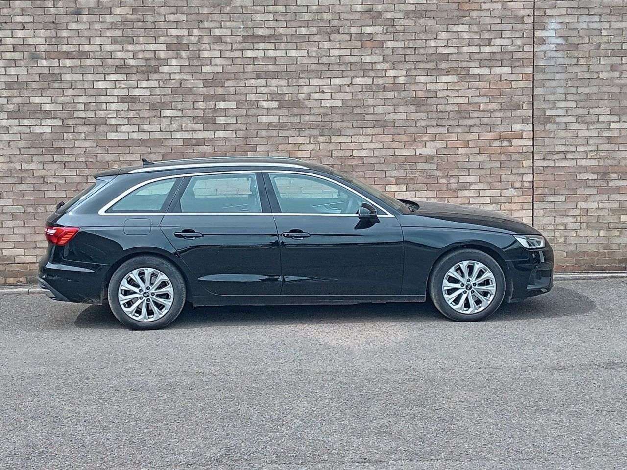 A 2022 AUDI A4 AVANT 2.0 TFSI 35 Technik Estate 5dr Petrol S Tronic Euro 6 (s/s) (150 ps) A 2022 AUDI A4 AVANT 2.0 TFSI 35 Technik Estate 5dr Petrol S Tronic Euro 6 (s/s) (150 ps)