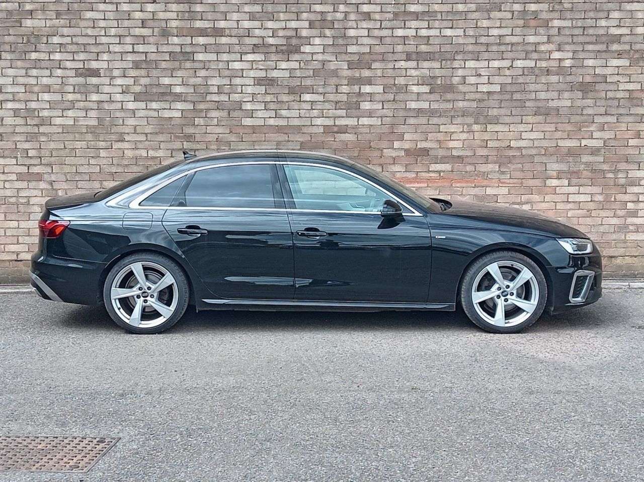 A 2022 AUDI A4 2.0 TFSI 35 S line Saloon 4dr Petrol S Tronic Euro 6 (s/s) (150 ps) A 2022 AUDI A4 2.0 TFSI 35 S line Saloon 4dr Petrol S Tronic Euro 6 (s/s) (150 ps)