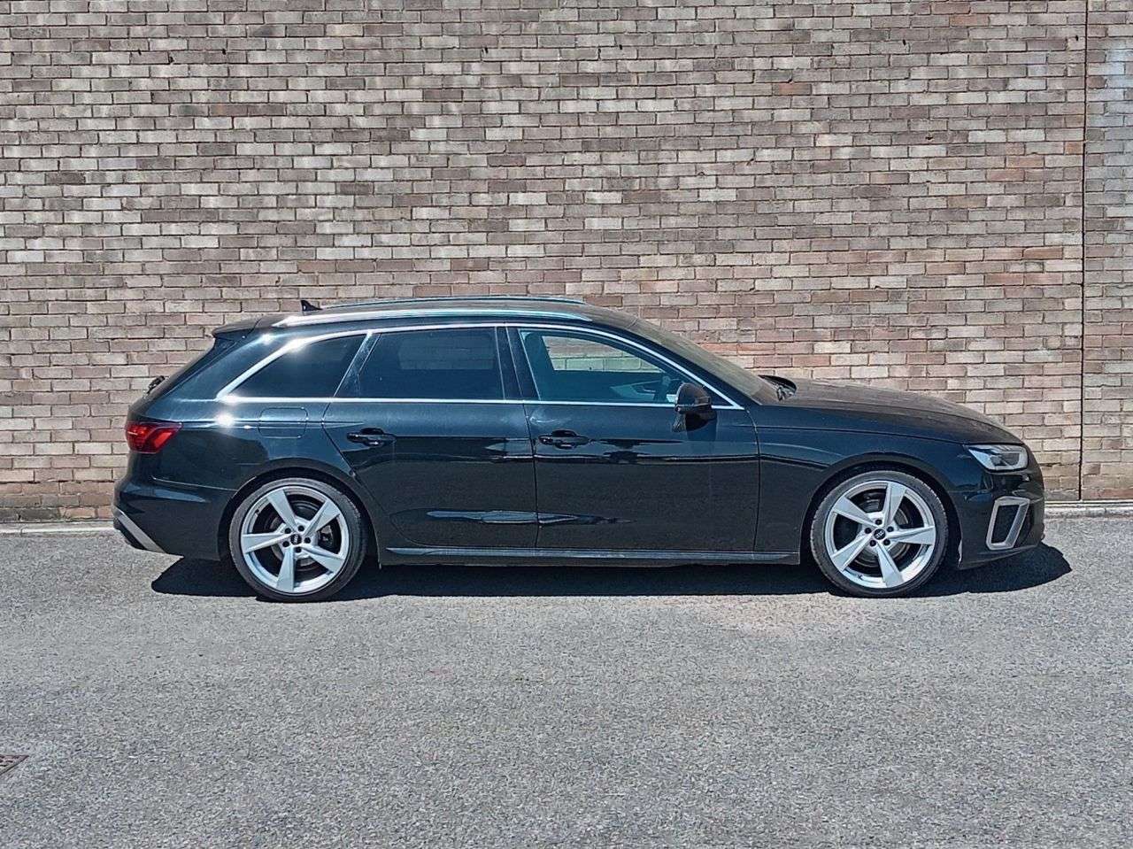 A 2022 AUDI A4 AVANT 2.0 TDI 35 S line Estate 5dr Diesel S Tronic Euro 6 (s/s) (163 ps) A 2022 AUDI A4 AVANT 2.0 TDI 35 S line Estate 5dr Diesel S Tronic Euro 6 (s/s) (163 ps)