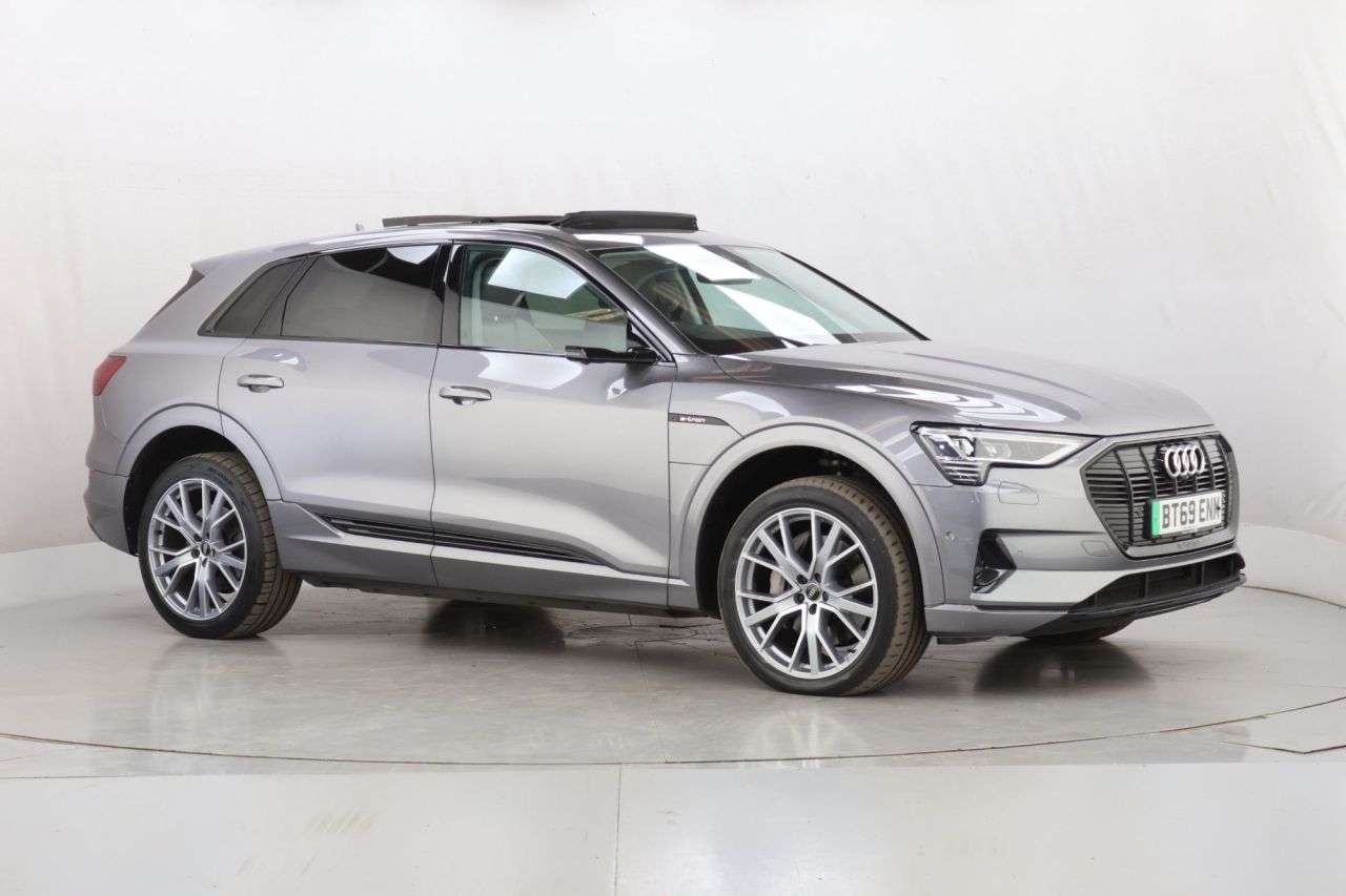 A 2019 AUDI E-TRON 55 Launch Edition SUV 5dr Electric Auto quattro 95kWh (408 ps) A 2019 AUDI E-TRON 55 Launch Edition SUV 5dr Electric Auto quattro 95kWh (408 ps)