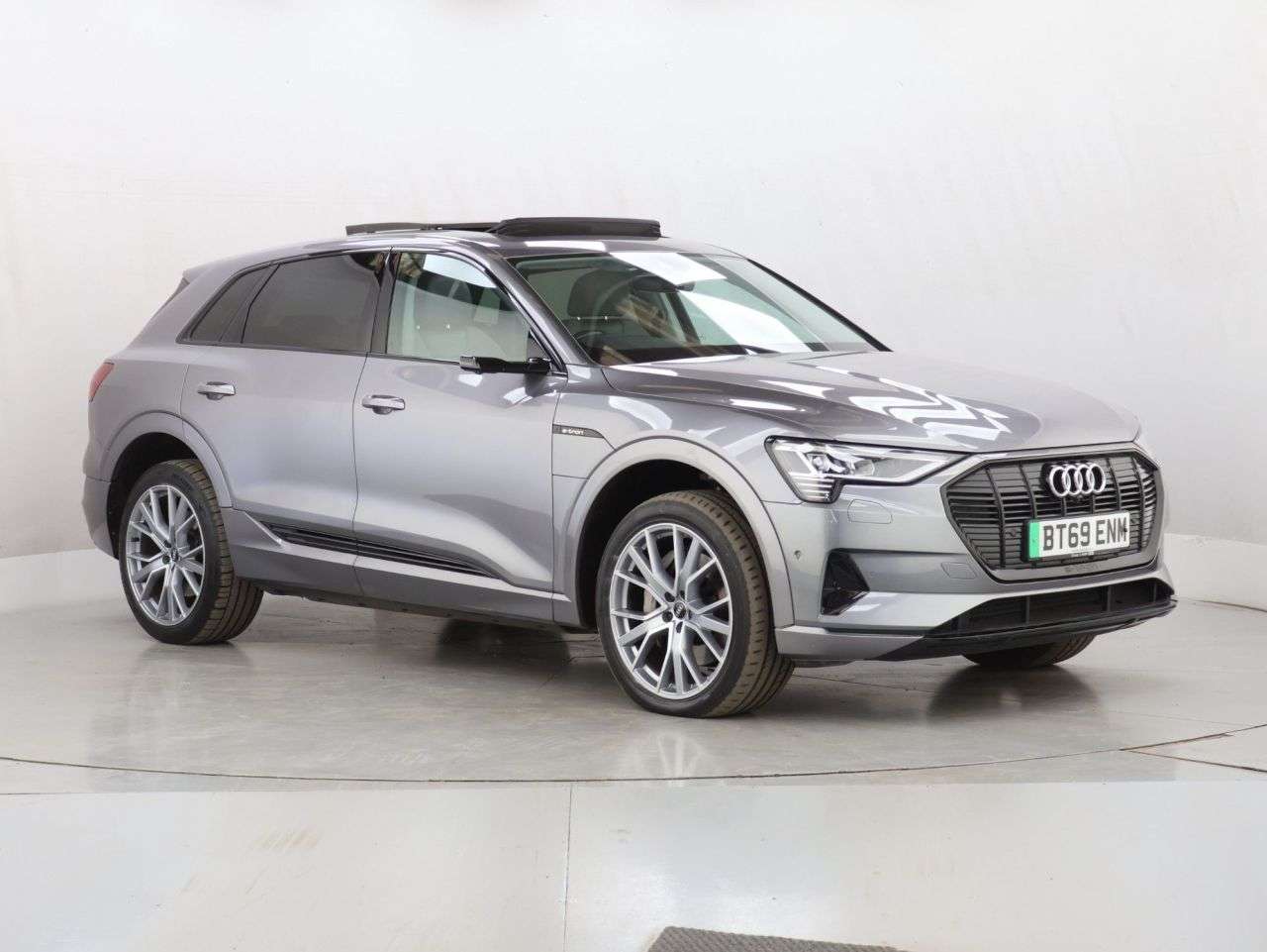 A 2019 AUDI E-TRON 55 Launch Edition SUV 5dr Electric Auto quattro 95kWh (408 ps) A 2019 AUDI E-TRON 55 Launch Edition SUV 5dr Electric Auto quattro 95kWh (408 ps)