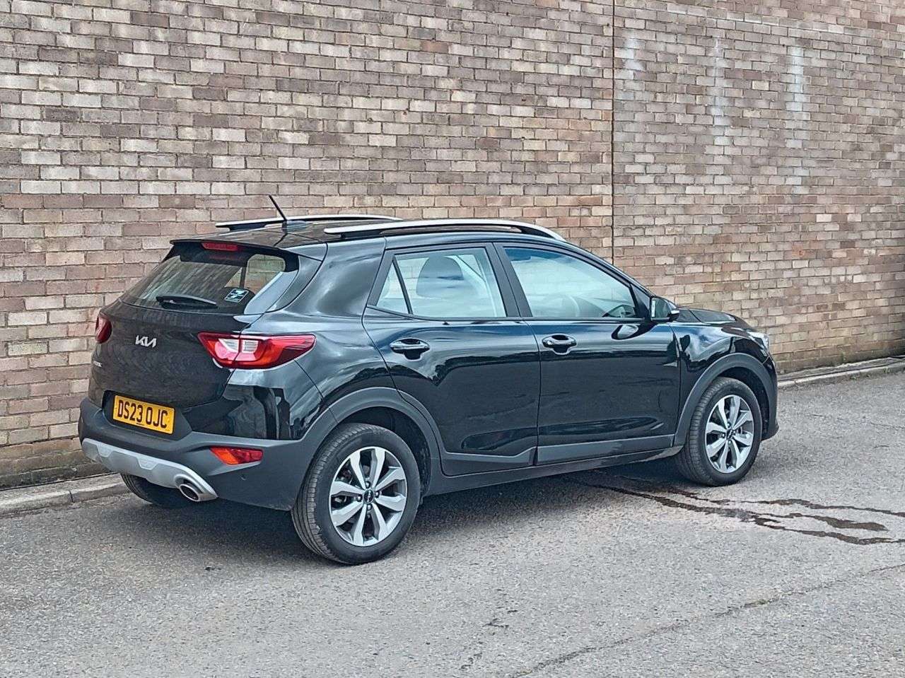 A 2023 KIA STONIC 1.0 T-GDi 2 SUV 5dr Petrol Manual Euro 6 (s/s) (99 bhp) A 2023 KIA STONIC 1.0 T-GDi 2 SUV 5dr Petrol Manual Euro 6 (s/s) (99 bhp)