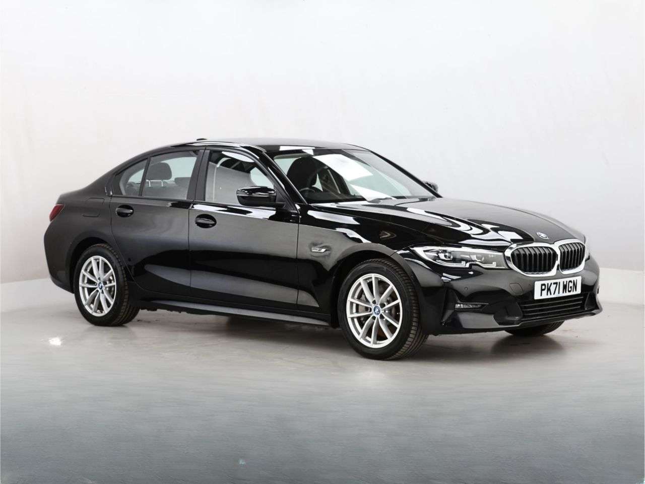 A 2021 BMW 3 SERIES 2.0 330e 12kWh SE Pro Saloon 4dr Petrol Plug-in Hybrid Auto Euro 6 (s/s) (2 A 2021 BMW 3 SERIES 2.0 330e 12kWh SE Pro Saloon 4dr Petrol Plug-in Hybrid Auto Euro 6 (s/s) (2