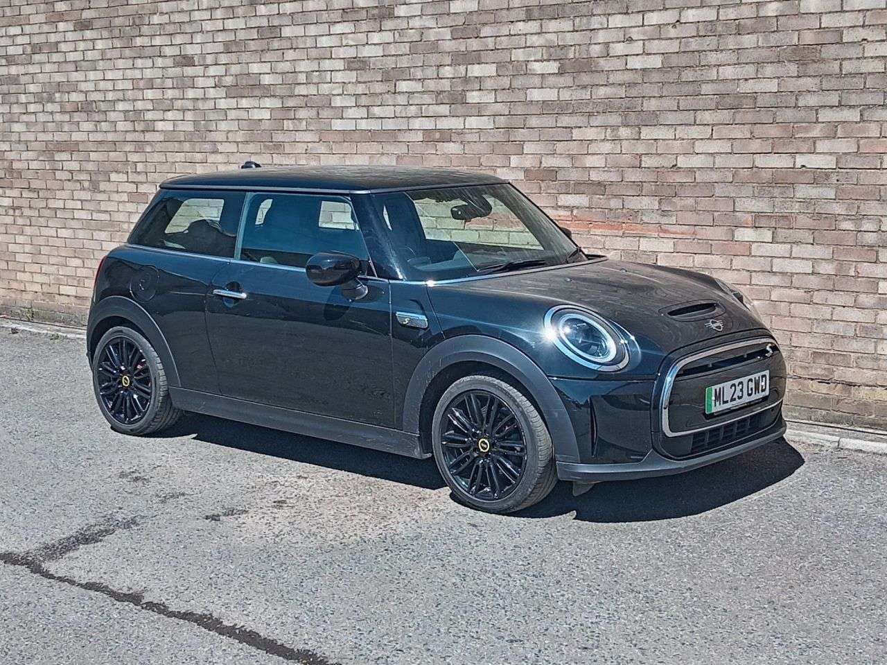 A 2023 MINI ELECTRIC HATCH Cooper SE 32.6kWh Level 2 Hatchback 3dr Electric Auto (184 ps) A 2023 MINI ELECTRIC HATCH Cooper SE 32.6kWh Level 2 Hatchback 3dr Electric Auto (184 ps)