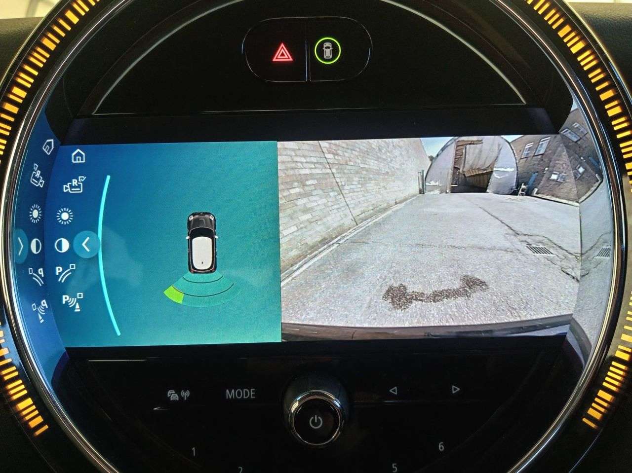 A 2023 MINI ELECTRIC HATCH Cooper SE 32.6kWh Level 2 Hatchback 3dr Electric Auto (184 ps) A 2023 MINI ELECTRIC HATCH Cooper SE 32.6kWh Level 2 Hatchback 3dr Electric Auto (184 ps)