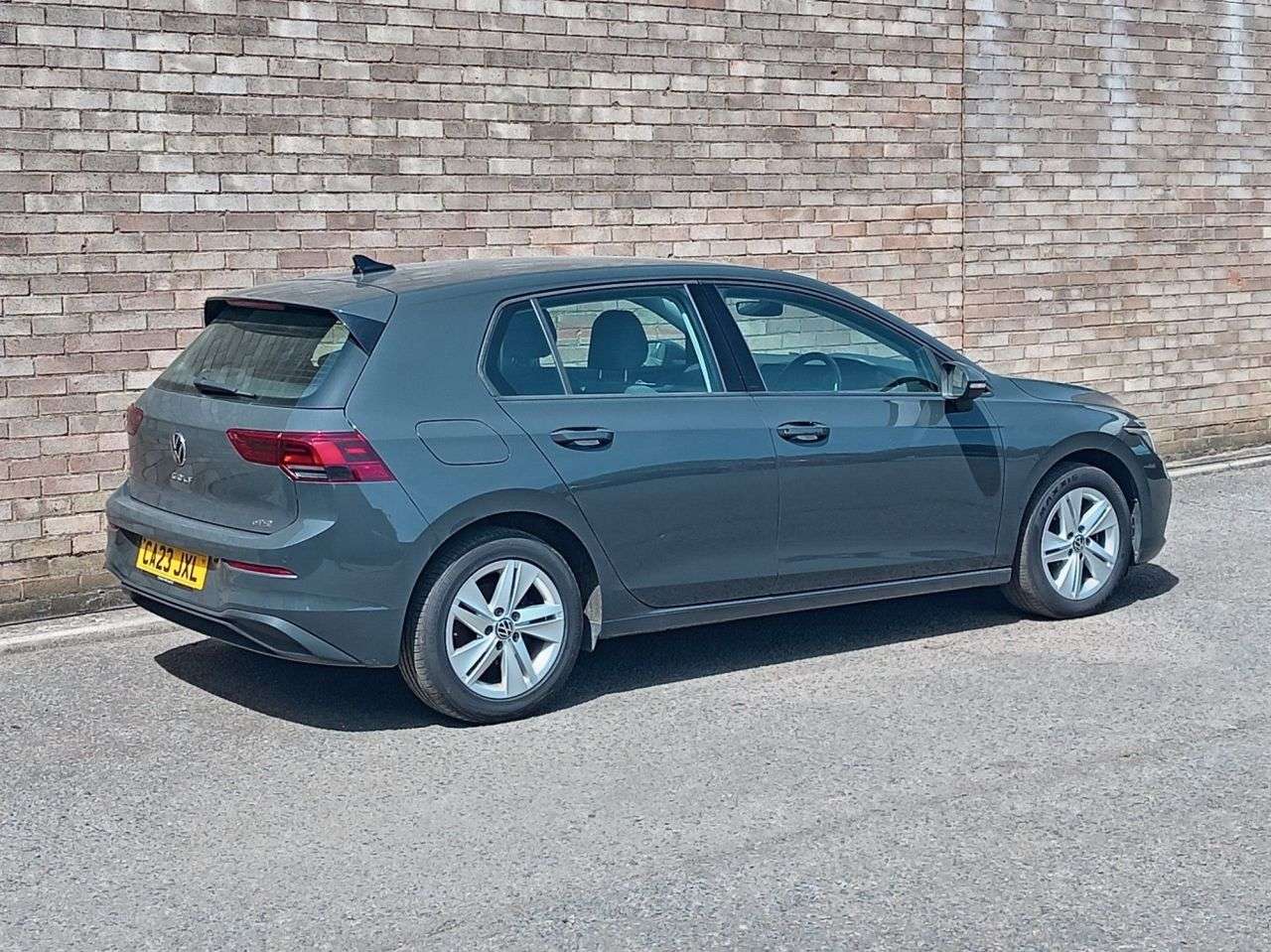 A 2023 VOLKSWAGEN GOLF 1.5 eTSI MHEV Life Hatchback 5dr Petrol Hybrid DSG Euro 6 (s/s) (150 ps) A 2023 VOLKSWAGEN GOLF 1.5 eTSI MHEV Life Hatchback 5dr Petrol Hybrid DSG Euro 6 (s/s) (150 ps)