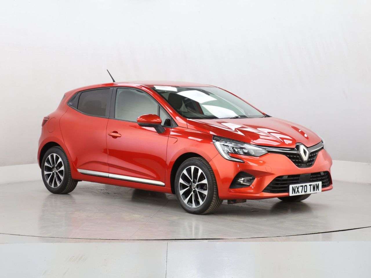 A 2020 RENAULT CLIO 1.0 TCe Iconic Hatchback 5dr Petrol CVT A7 Euro 6 (s/s) (100 ps) A 2020 RENAULT CLIO 1.0 TCe Iconic Hatchback 5dr Petrol CVT A7 Euro 6 (s/s) (100 ps)