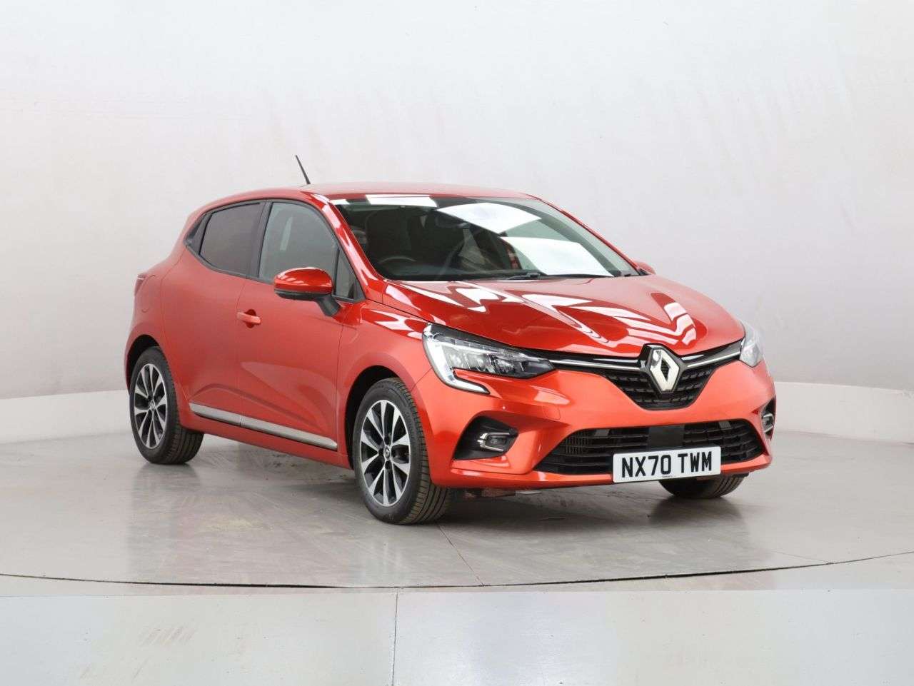 A 2020 RENAULT CLIO 1.0 TCe Iconic Hatchback 5dr Petrol CVT A7 Euro 6 (s/s) (100 ps) A 2020 RENAULT CLIO 1.0 TCe Iconic Hatchback 5dr Petrol CVT A7 Euro 6 (s/s) (100 ps)
