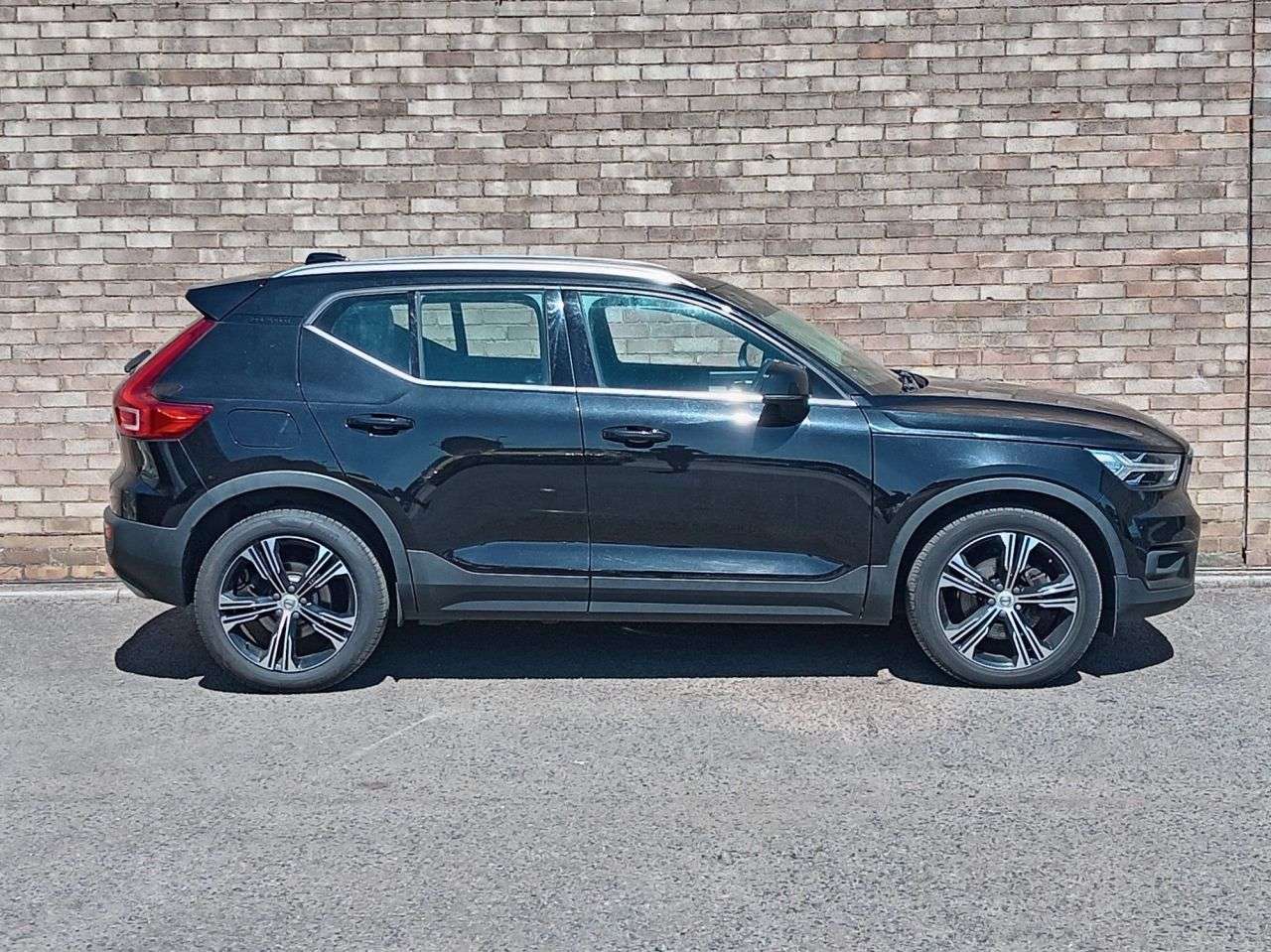 A 2019 VOLVO XC40 2.0 D4 Inscription Pro SUV 5dr Diesel Auto AWD Euro 6 (s/s) (190 ps) A 2019 VOLVO XC40 2.0 D4 Inscription Pro SUV 5dr Diesel Auto AWD Euro 6 (s/s) (190 ps)