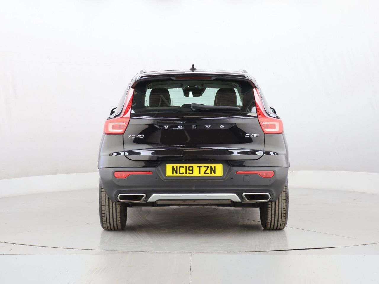 2019 VOLVO XC40 2019 VOLVO XC40