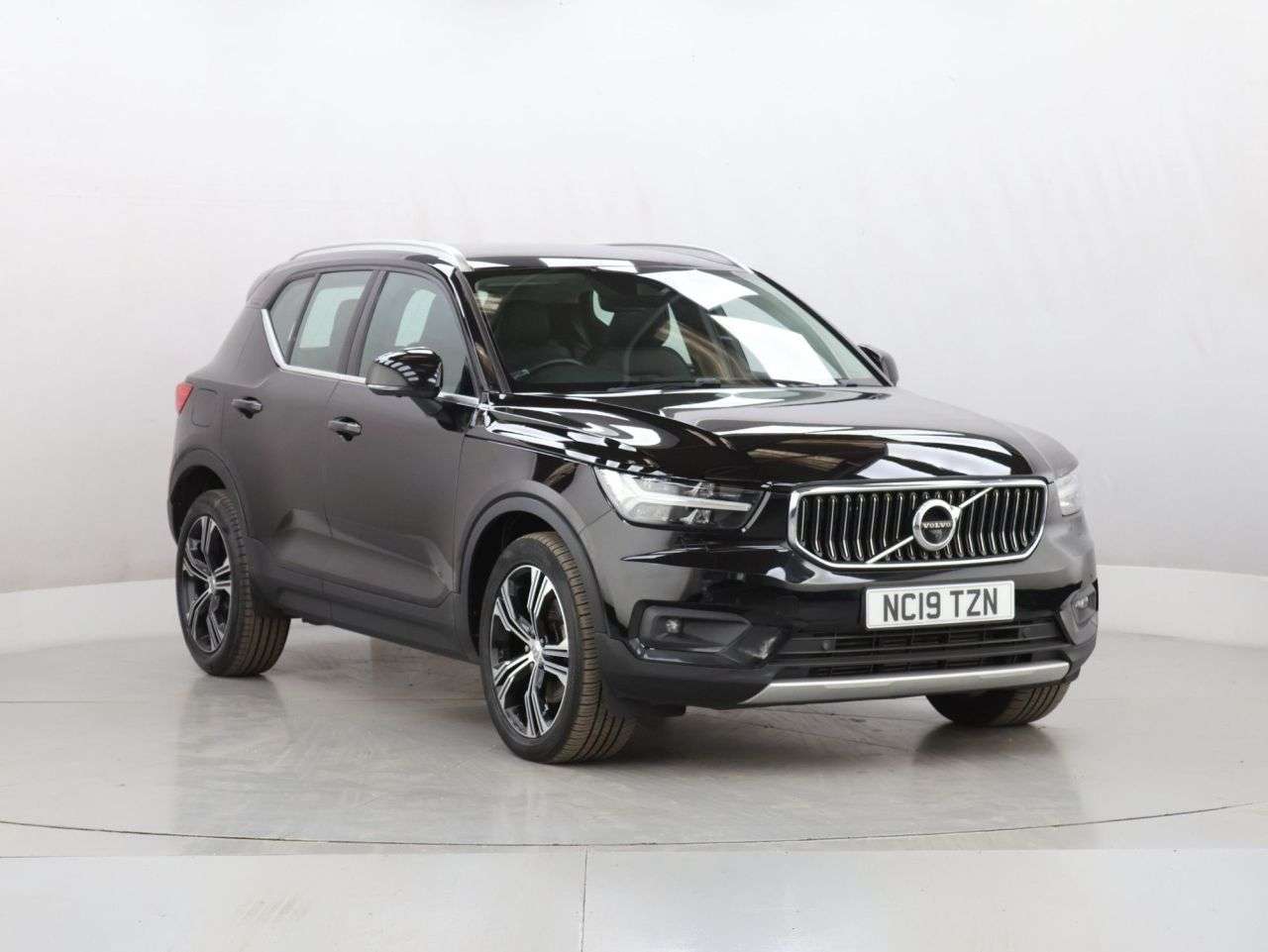 A 2019 VOLVO XC40 2.0 D4 Inscription Pro SUV 5dr Diesel Auto AWD Euro 6 (s/s) (190 ps) A 2019 VOLVO XC40 2.0 D4 Inscription Pro SUV 5dr Diesel Auto AWD Euro 6 (s/s) (190 ps)