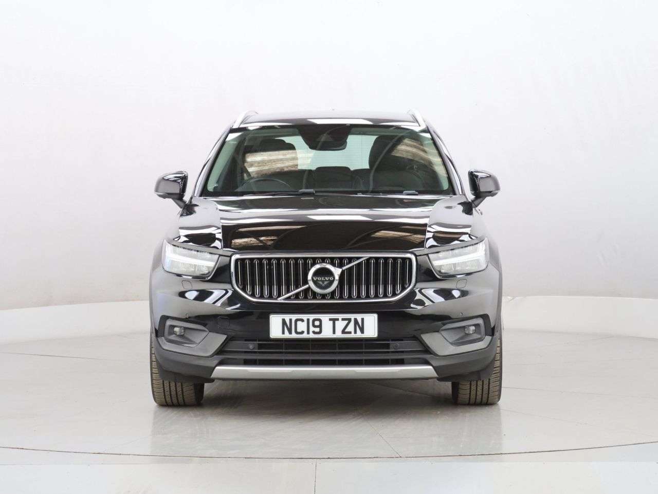 A 2019 VOLVO XC40 2.0 D4 Inscription Pro SUV 5dr Diesel Auto AWD Euro 6 (s/s) (190 ps) A 2019 VOLVO XC40 2.0 D4 Inscription Pro SUV 5dr Diesel Auto AWD Euro 6 (s/s) (190 ps)
