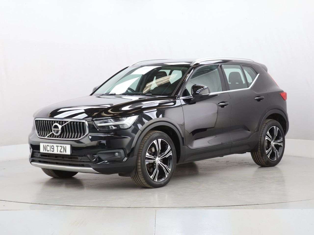 2019 VOLVO XC40 2019 VOLVO XC40