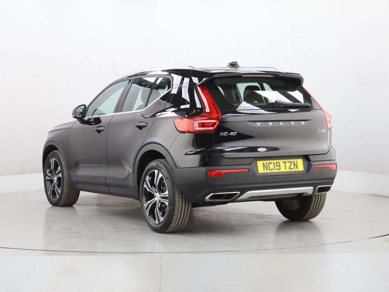 2019 VOLVO XC40 2019 VOLVO XC40