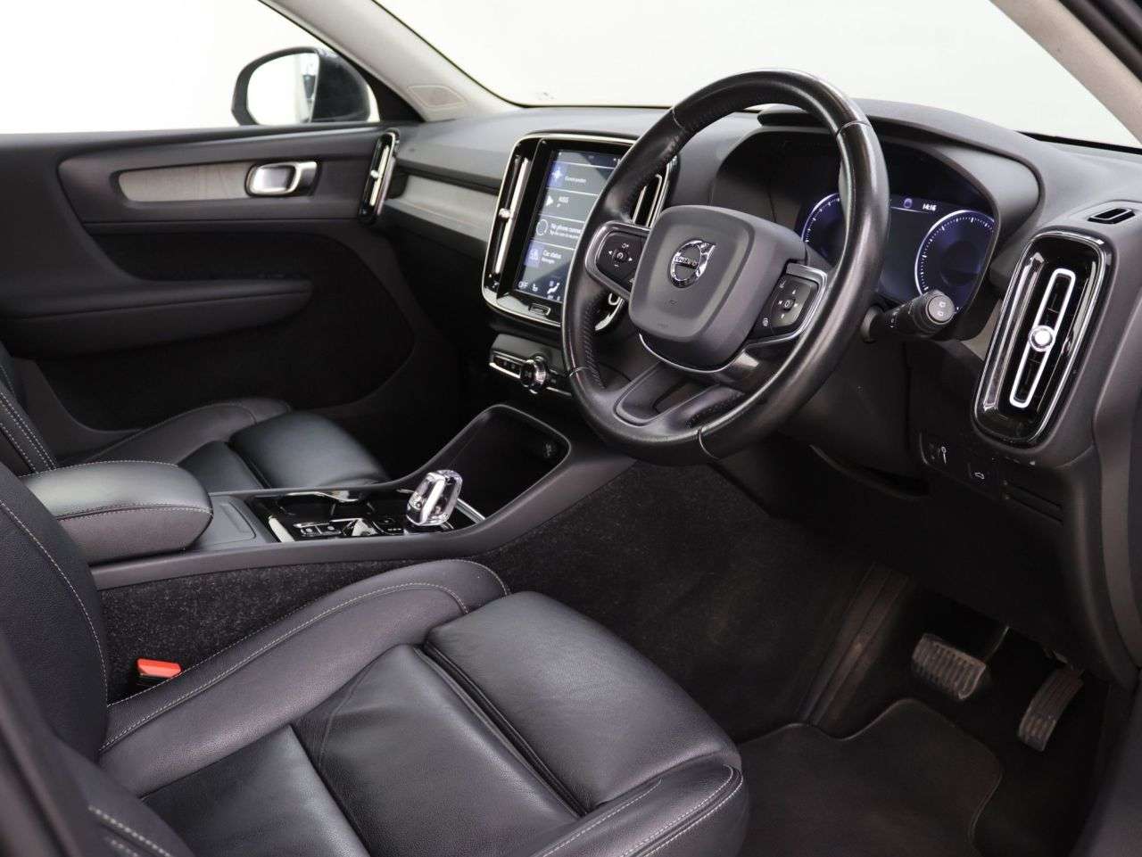 2019 VOLVO XC40 2019 VOLVO XC40