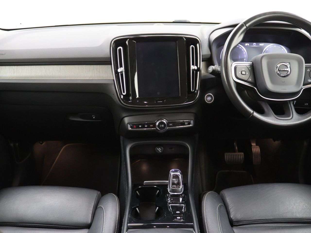2019 VOLVO XC40 2019 VOLVO XC40