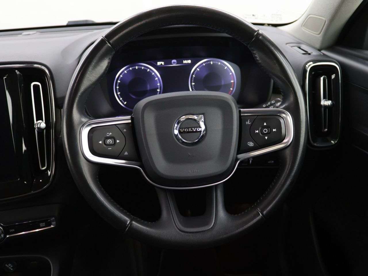 2019 VOLVO XC40 2019 VOLVO XC40