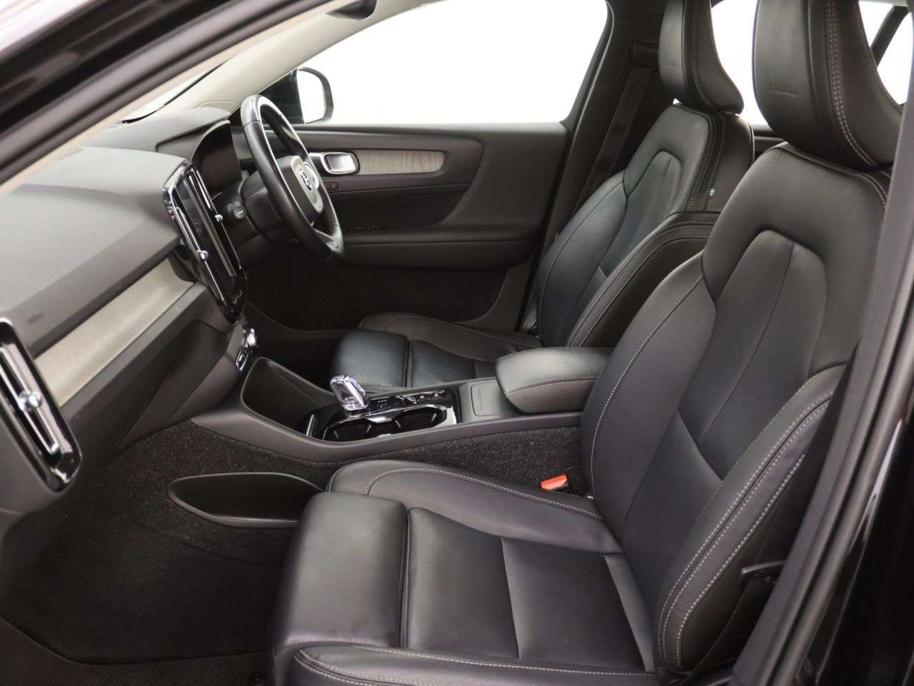 2019 VOLVO XC40 2019 VOLVO XC40