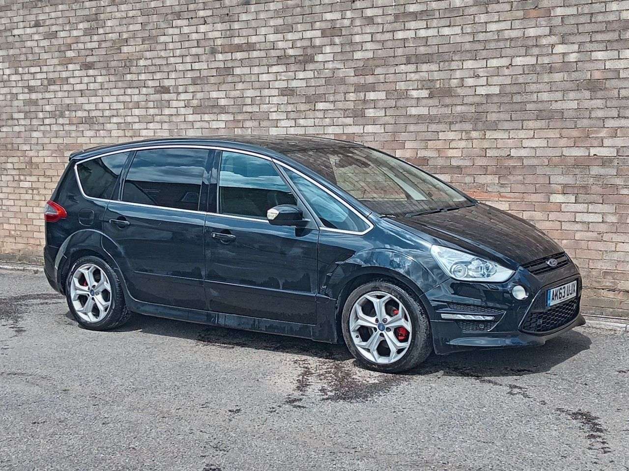 A 2013 FORD S-MAX 2.0 TDCi Titanium X Sport MPV 5dr Diesel Manual Euro 5 (163 ps) A 2013 FORD S-MAX 2.0 TDCi Titanium X Sport MPV 5dr Diesel Manual Euro 5 (163 ps)