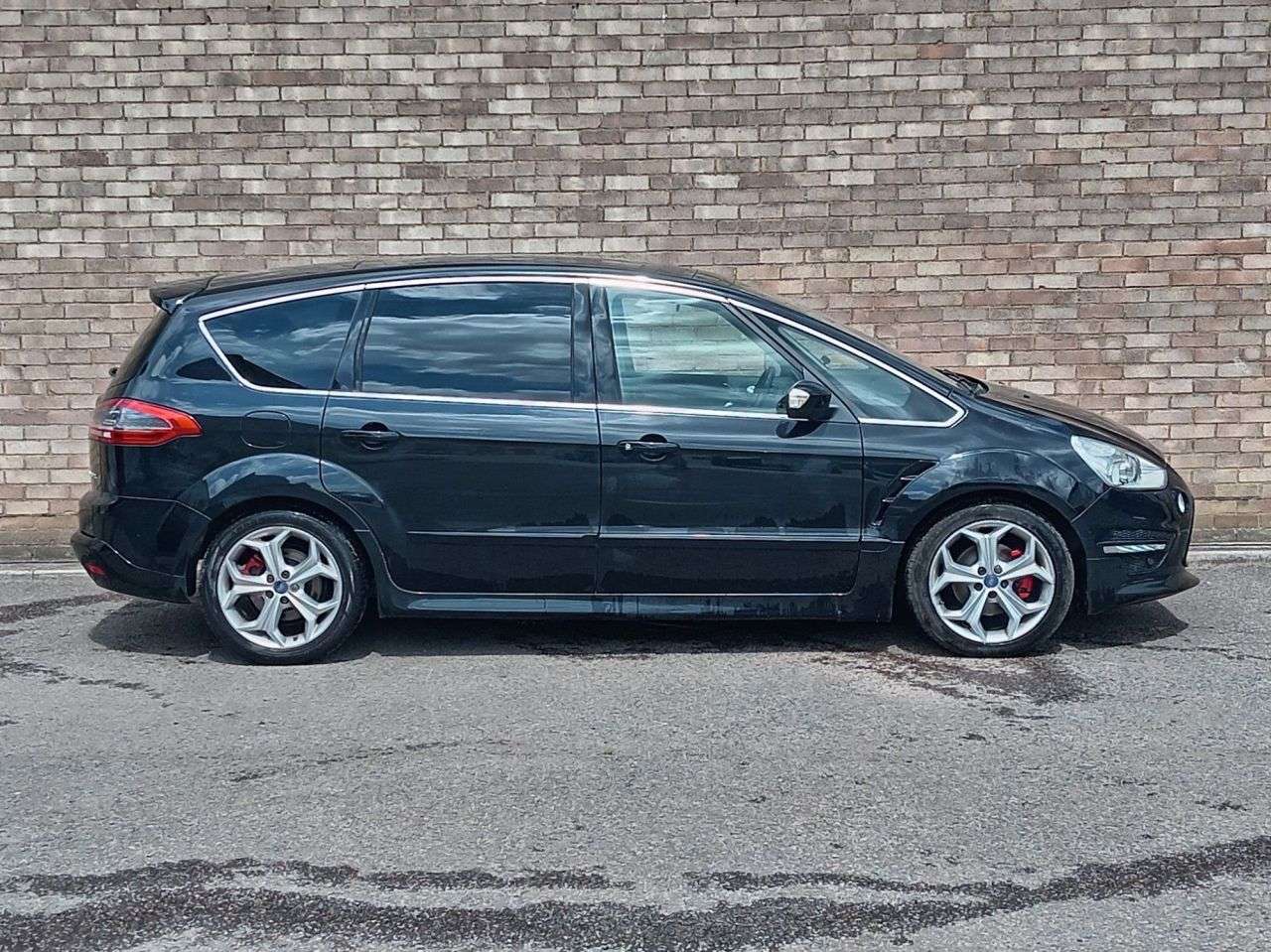 A 2013 FORD S-MAX 2.0 TDCi Titanium X Sport MPV 5dr Diesel Manual Euro 5 (163 ps) A 2013 FORD S-MAX 2.0 TDCi Titanium X Sport MPV 5dr Diesel Manual Euro 5 (163 ps)