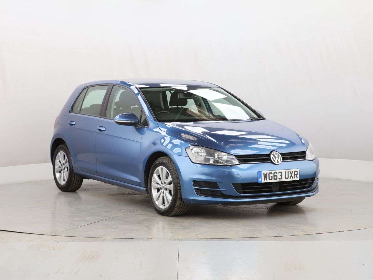 A 2013 VOLKSWAGEN GOLF 1.6 TDI BlueMotion Tech SE Hatchback 5dr Diesel Manual Euro 5 (s/s) (105 ps A 2013 VOLKSWAGEN GOLF 1.6 TDI BlueMotion Tech SE Hatchback 5dr Diesel Manual Euro 5 (s/s) (105 ps