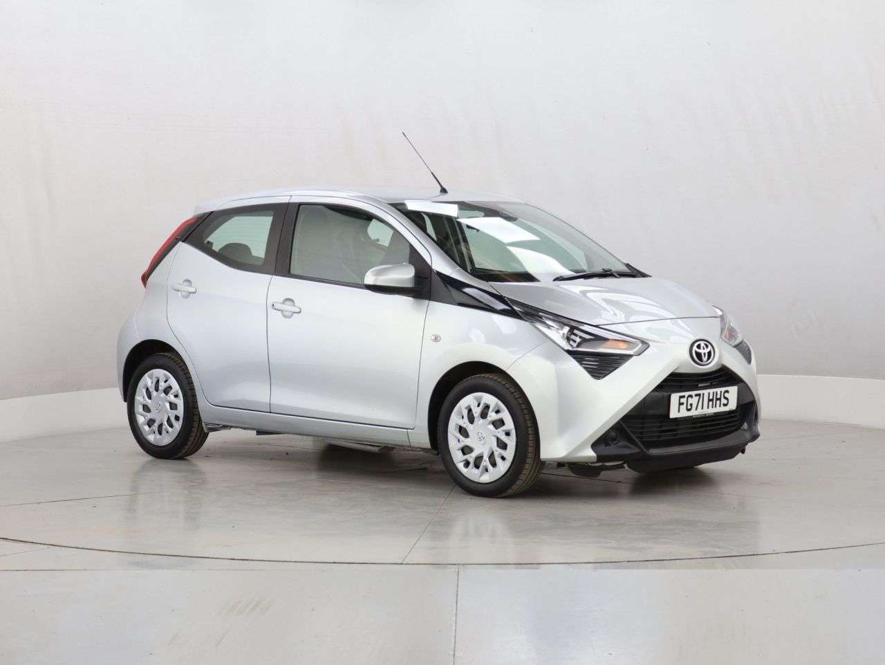 A 2021 TOYOTA AYGO 1.0 VVT-i x-play Hatchback 5dr Petrol Manual Euro 6 (s/s) (71 ps) A 2021 TOYOTA AYGO 1.0 VVT-i x-play Hatchback 5dr Petrol Manual Euro 6 (s/s) (71 ps)