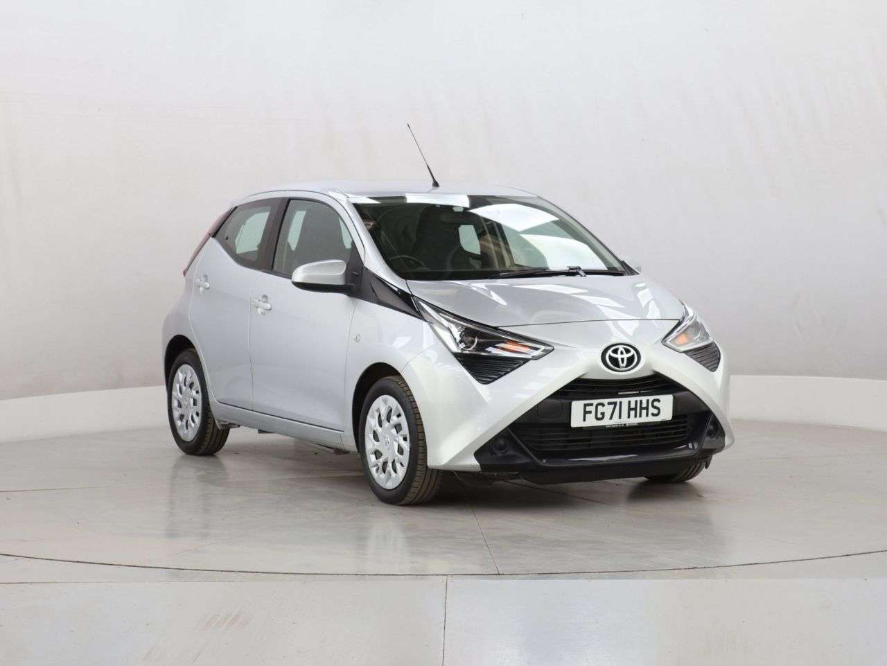 A 2021 TOYOTA AYGO 1.0 VVT-i x-play Hatchback 5dr Petrol Manual Euro 6 (s/s) (71 ps) A 2021 TOYOTA AYGO 1.0 VVT-i x-play Hatchback 5dr Petrol Manual Euro 6 (s/s) (71 ps)