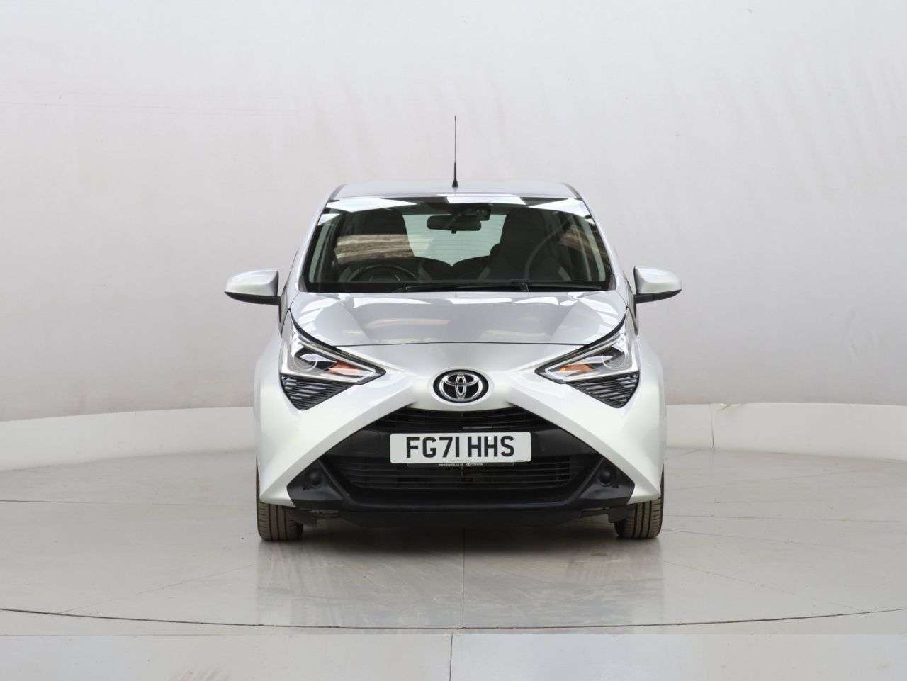 A 2021 TOYOTA AYGO 1.0 VVT-i x-play Hatchback 5dr Petrol Manual Euro 6 (s/s) (71 ps) A 2021 TOYOTA AYGO 1.0 VVT-i x-play Hatchback 5dr Petrol Manual Euro 6 (s/s) (71 ps)