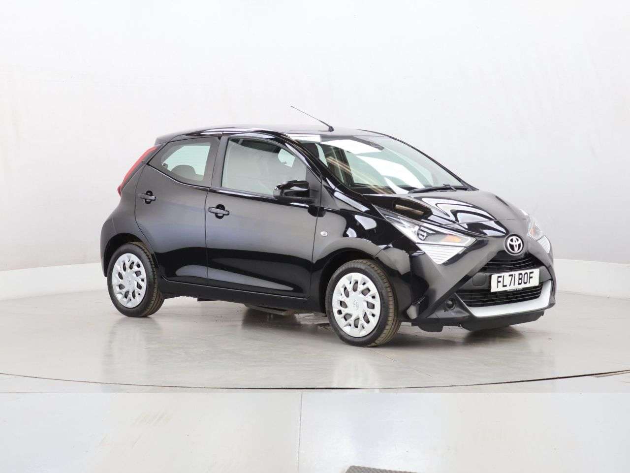 A 2021 TOYOTA AYGO 1.0 VVT-i x-play Hatchback 5dr Petrol Manual Euro 6 (s/s) (71 ps) A 2021 TOYOTA AYGO 1.0 VVT-i x-play Hatchback 5dr Petrol Manual Euro 6 (s/s) (71 ps)