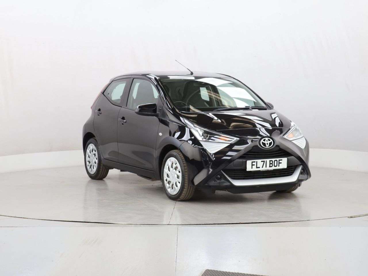 A 2021 TOYOTA AYGO 1.0 VVT-i x-play Hatchback 5dr Petrol Manual Euro 6 (s/s) (71 ps) A 2021 TOYOTA AYGO 1.0 VVT-i x-play Hatchback 5dr Petrol Manual Euro 6 (s/s) (71 ps)