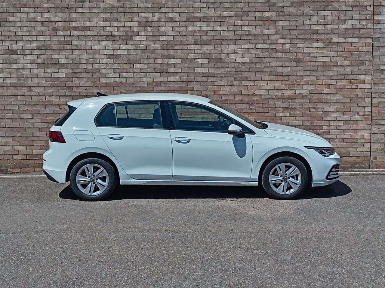 A 2022 VOLKSWAGEN GOLF 1.0 TSI Life Hatchback 5dr Petrol Manual Euro 6 (s/s) (110 ps) A 2022 VOLKSWAGEN GOLF 1.0 TSI Life Hatchback 5dr Petrol Manual Euro 6 (s/s) (110 ps)