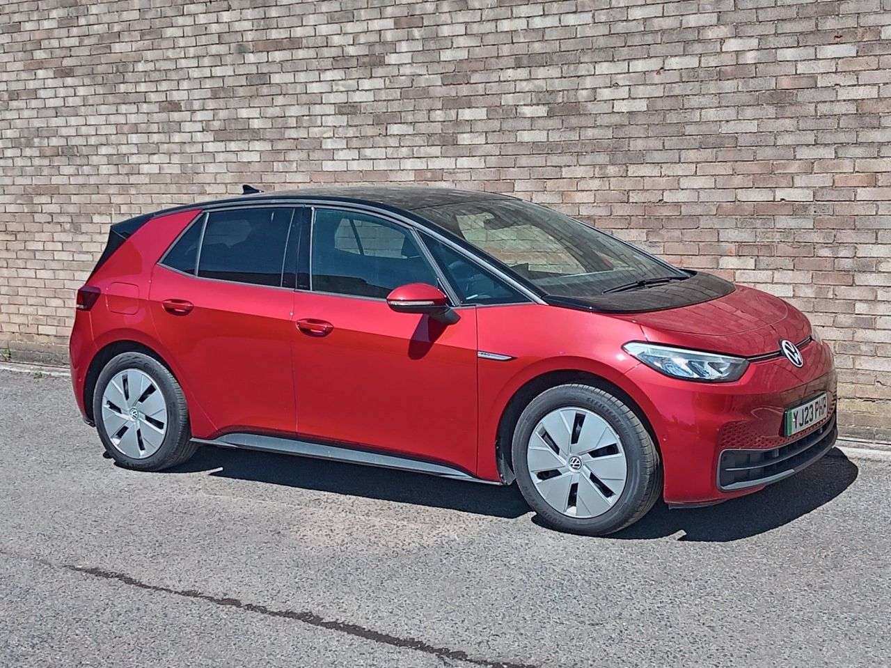 A 2023 VOLKSWAGEN ID3 Pro Performance 58kWh Life Hatchback 5dr Electric Auto (204 ps) A 2023 VOLKSWAGEN ID3 Pro Performance 58kWh Life Hatchback 5dr Electric Auto (204 ps)