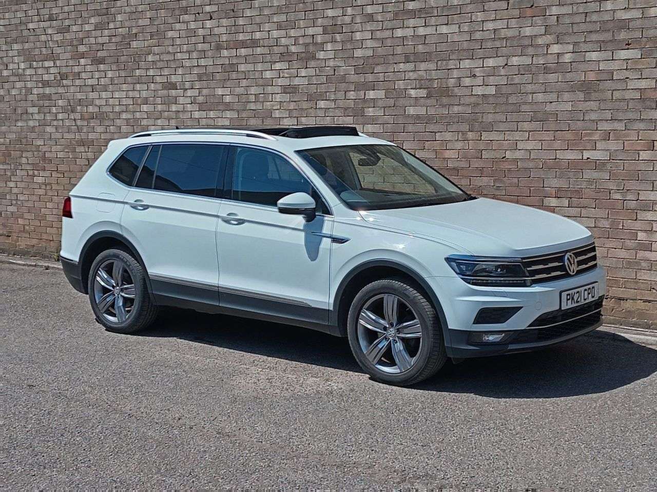 A 2021 VOLKSWAGEN TIGUAN ALLSPACE 1.5 TSI EVO SEL SUV 5dr Petrol DSG Euro 6 (s/s) (150 ps) A 2021 VOLKSWAGEN TIGUAN ALLSPACE 1.5 TSI EVO SEL SUV 5dr Petrol DSG Euro 6 (s/s) (150 ps)