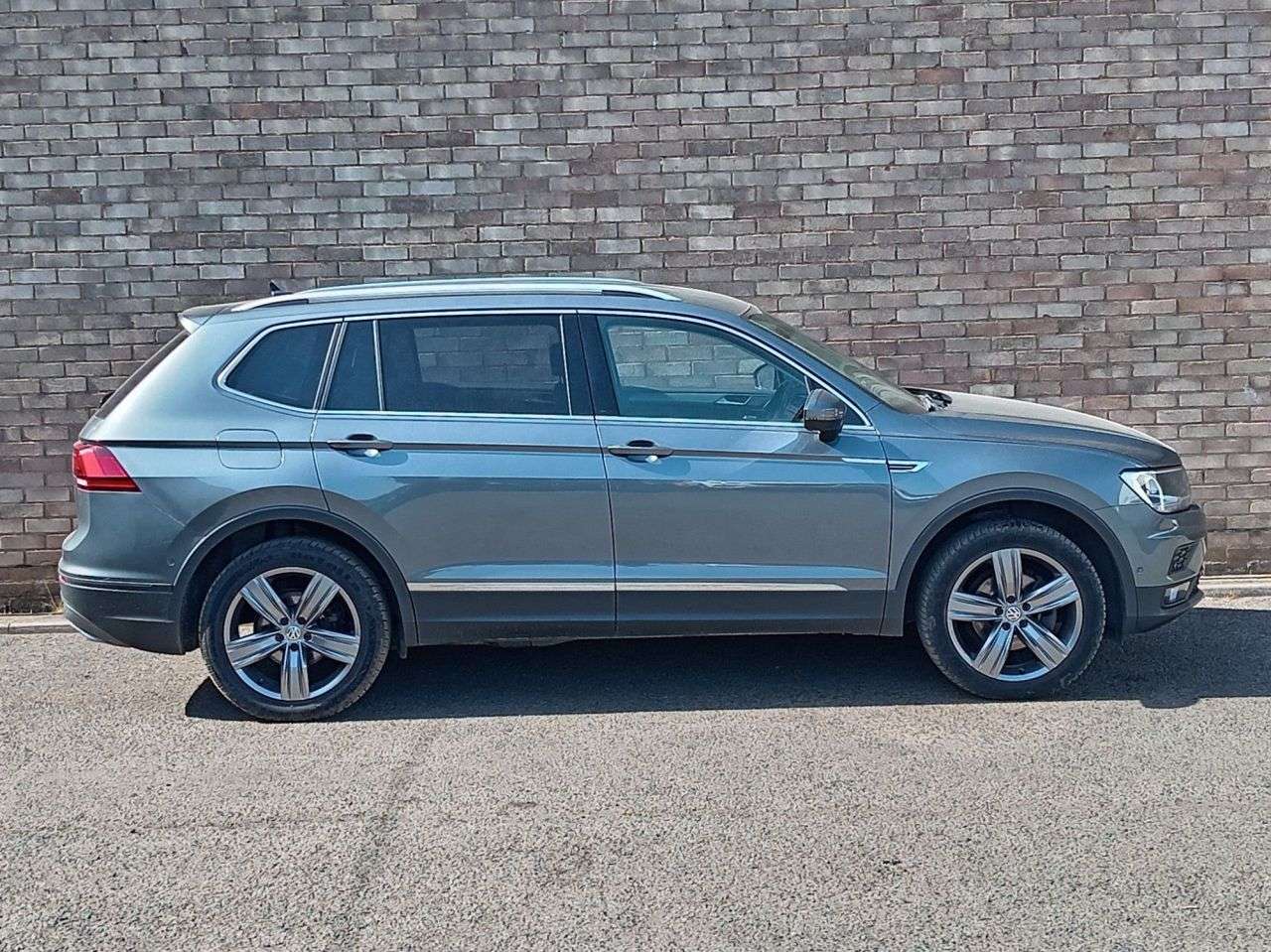 A 2021 VOLKSWAGEN TIGUAN ALLSPACE 2.0 TDI Match SUV 5dr Diesel Manual Euro 6 (s/s) (150 ps) A 2021 VOLKSWAGEN TIGUAN ALLSPACE 2.0 TDI Match SUV 5dr Diesel Manual Euro 6 (s/s) (150 ps)